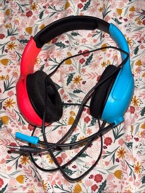 Colorful Red & Blue Wired On-Ear Headphones with Built-In Mic